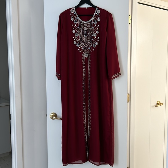 NWOT Maroon Abaya Kaftan Traditional Dress Ethnic Silver Floral Embroidery - Picture 2 of 10